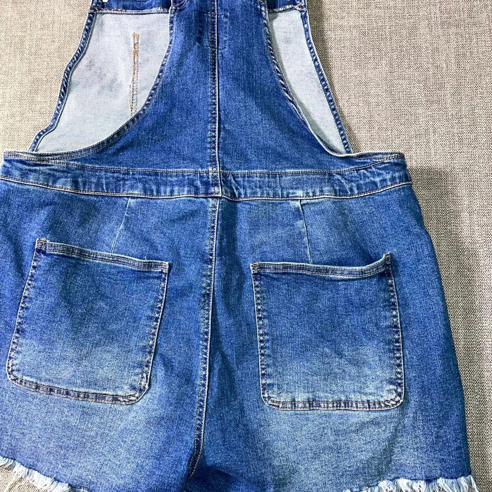 No Boundaries Overall Shorts Womens 2XL Blue Denim high Rise Frayed Hem V Neck - Picture 8 of 14